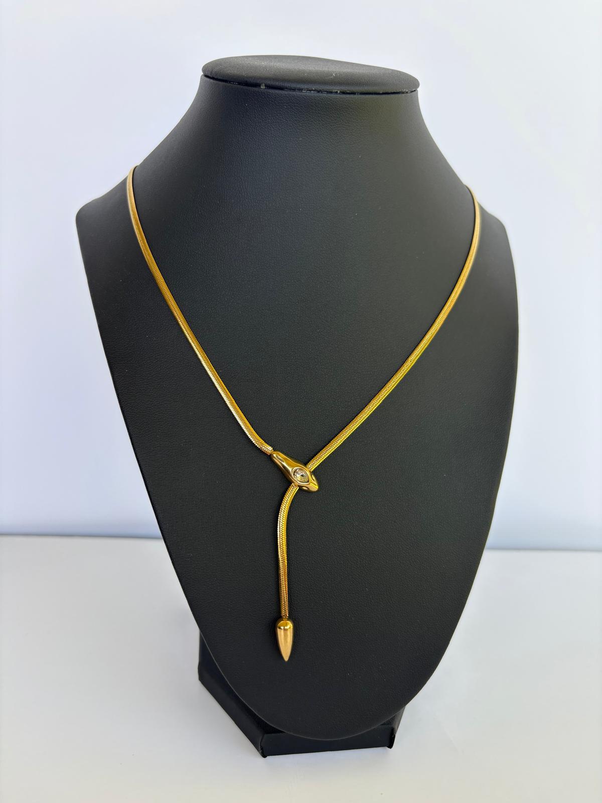 Collar elegant snake